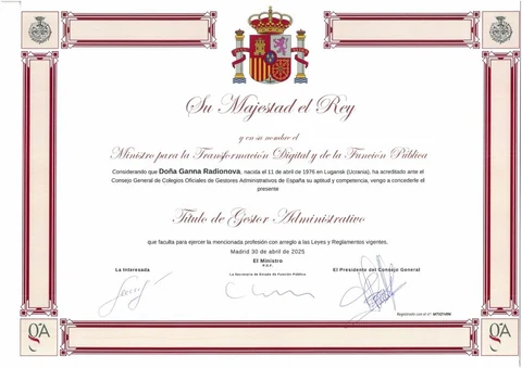 Título oficial de Gestor Administrativo en España concedido a Ganna Radionova por el Consejo General de Colegios Oficiales de Gestores Administrativos de España