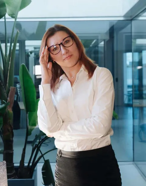 Анна Радіонова, Gestor Administrativo